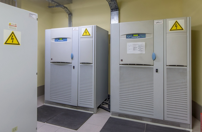 30 kVA – 100 kVA UPS